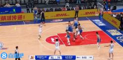 連續(xù)吃癟！克里斯先是籃下被李炎哲大帽&又被李炎哲生斷